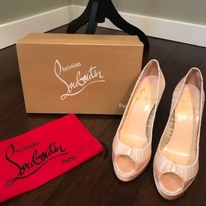 NEW - Christian Louboutin crepe chiffon pump SZ 38